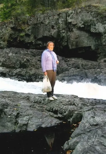 Marie Rackham filming the Basic Cozy Punctuation Course at Elk Falls